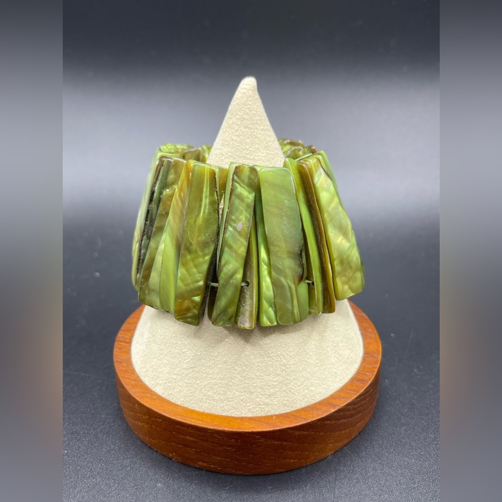 Pair of Dyed Shell Stretch Bracelets Wide Cuffs One Green and One Blue EUC